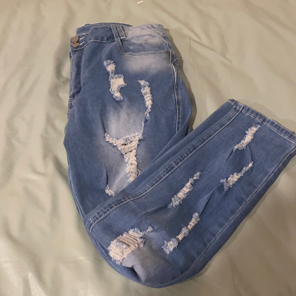 Brand New XL Distressed jeans